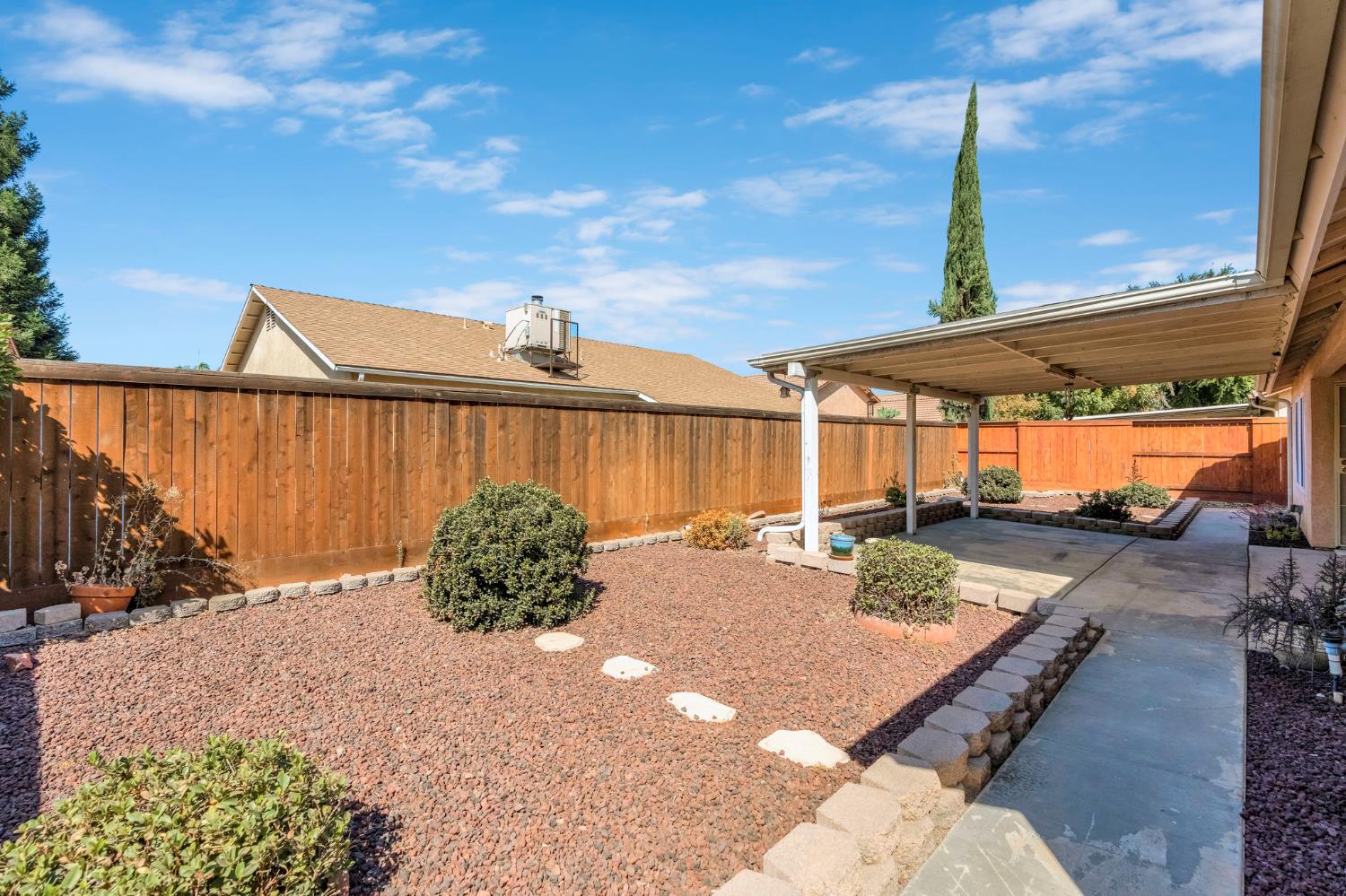 1030 Imperial Dr, Madera, CA 93637