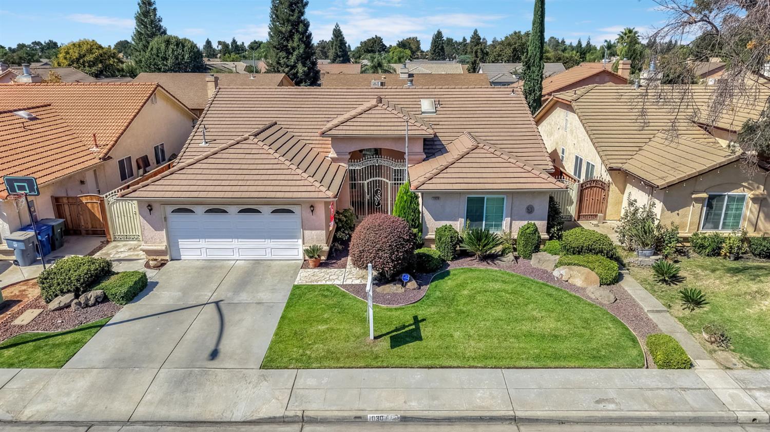 1030 Imperial Dr, Madera, CA 93637