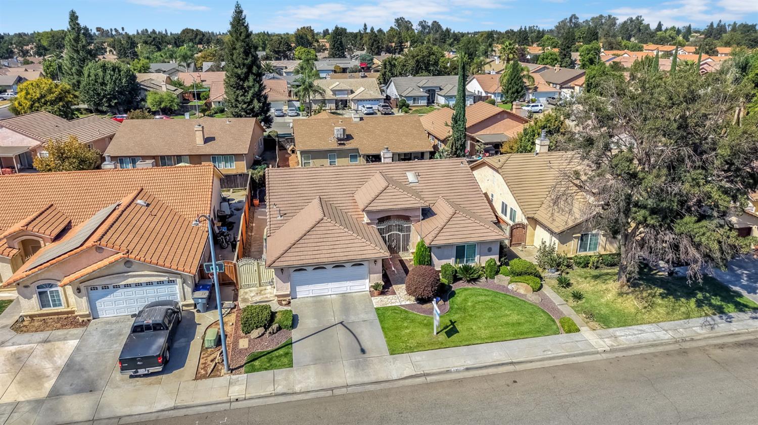 1030 Imperial Dr, Madera, CA 93637
