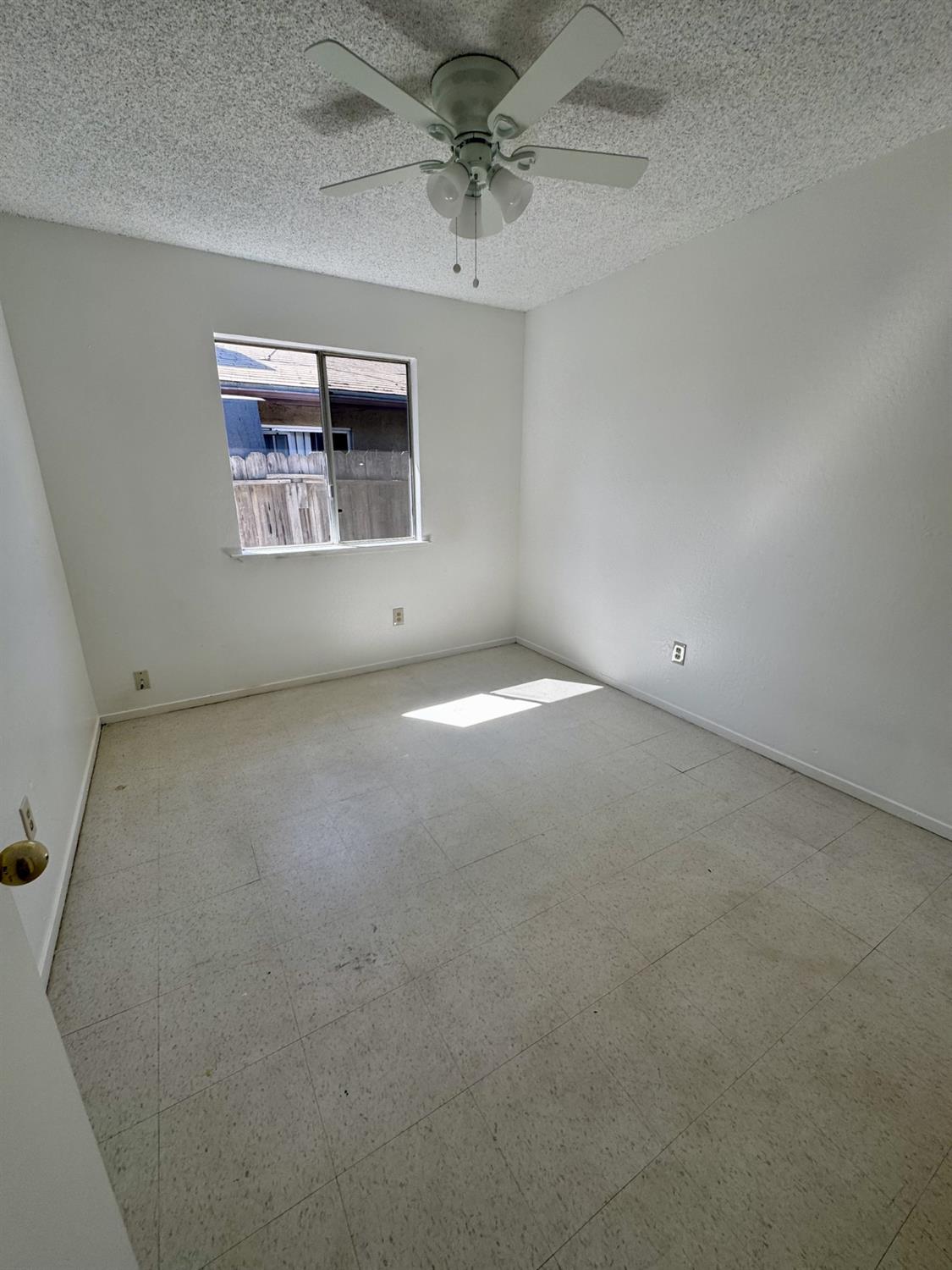 128 Park St, Madera, CA 93637
