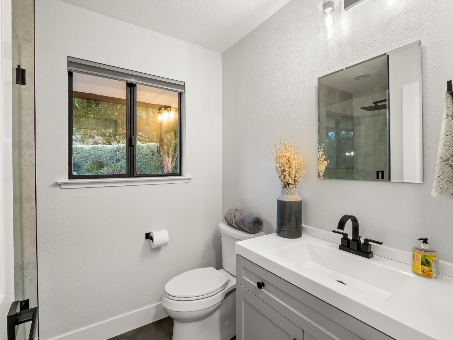 3761 W Alluvial Ave, Fresno, CA 93711