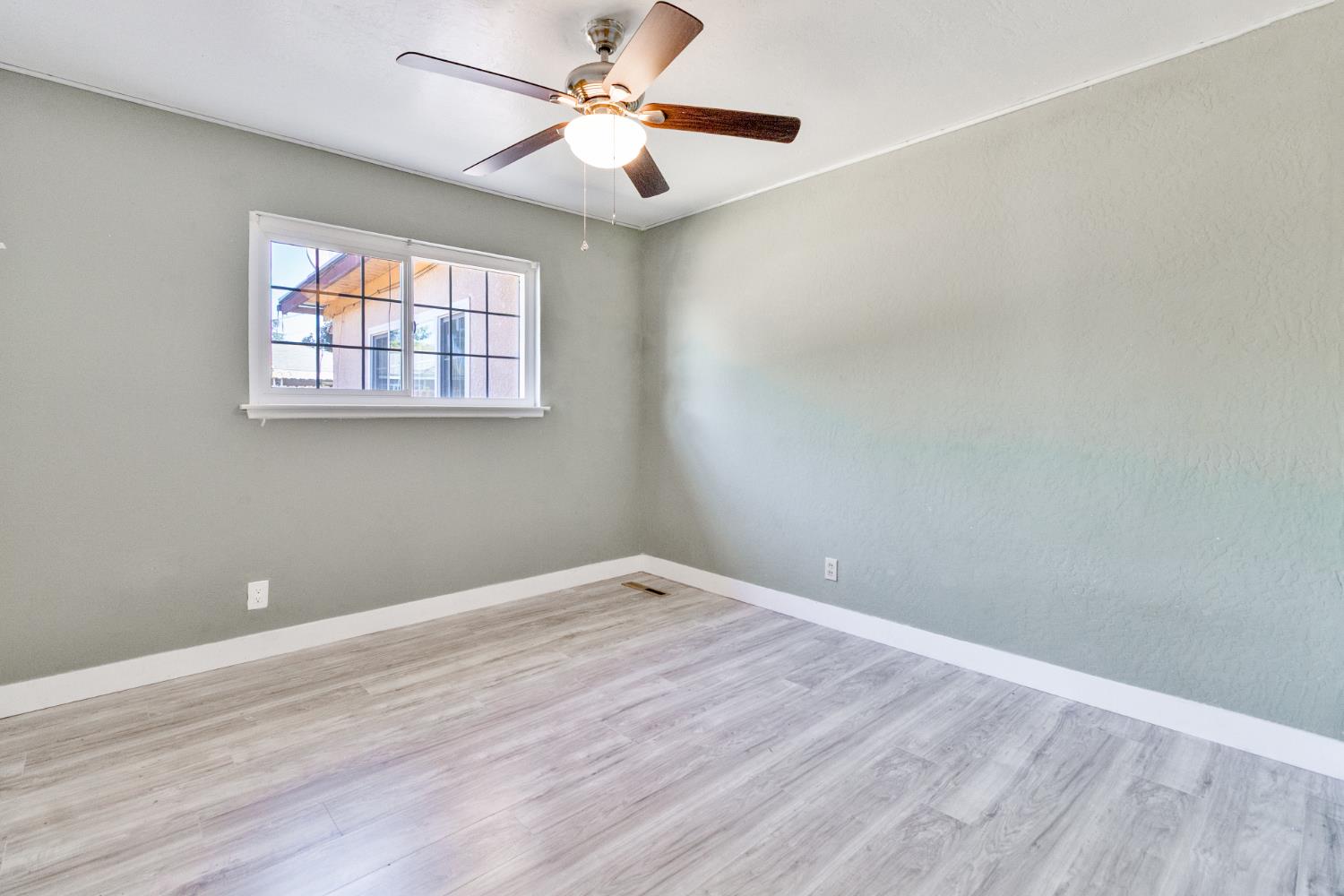 4555 E Fedora Ave, Fresno, CA 93726