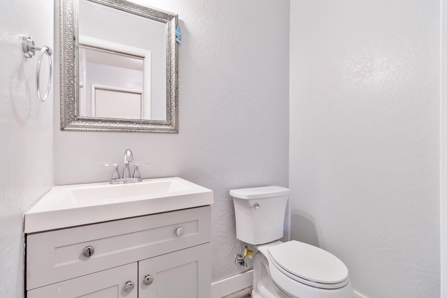 4555 E Fedora Ave, Fresno, CA 93726