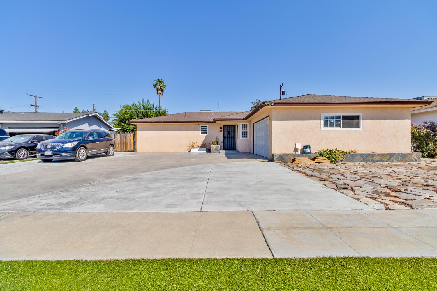 4555 E Fedora Ave, Fresno, CA 93726