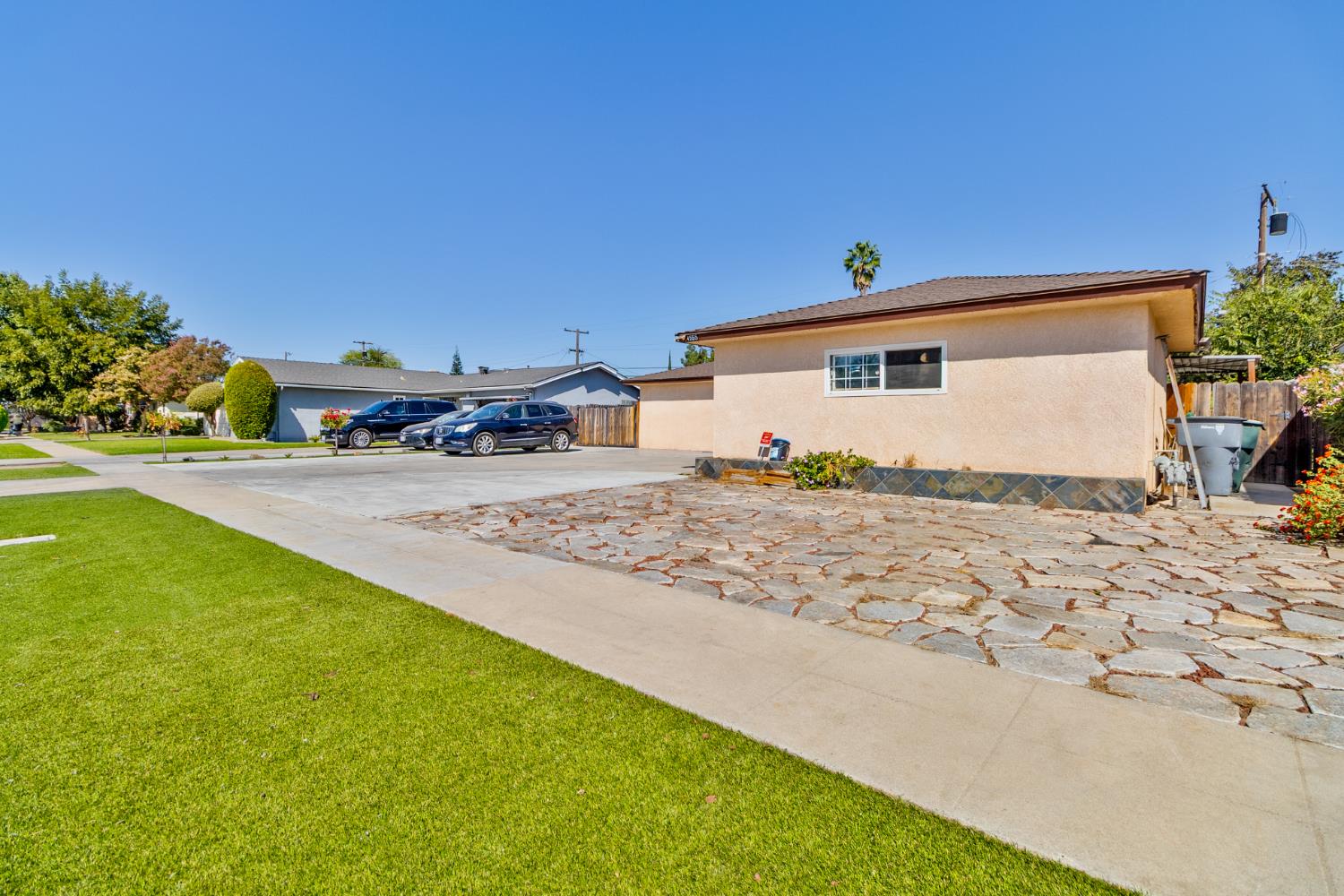 4555 E Fedora Ave, Fresno, CA 93726