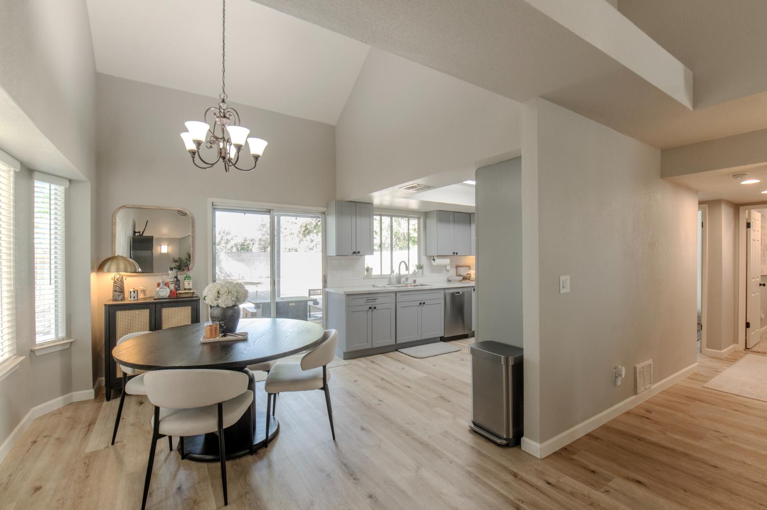 9639 N 10th St, Fresno, CA 93720