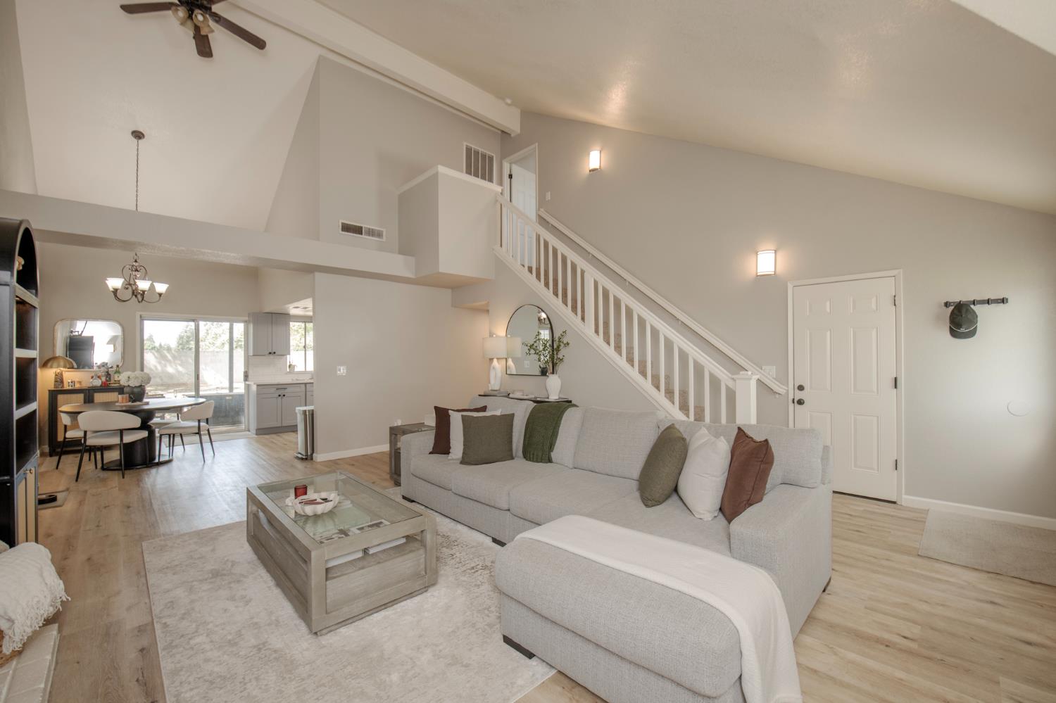 9639 N 10th St, Fresno, CA 93720