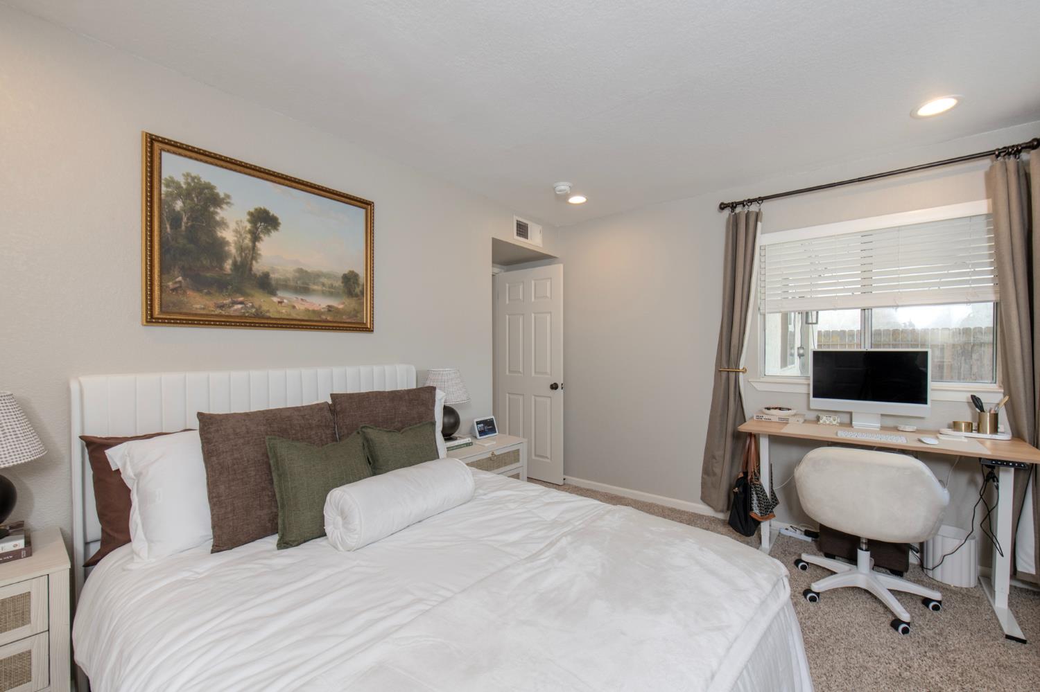 9639 N 10th St, Fresno, CA 93720