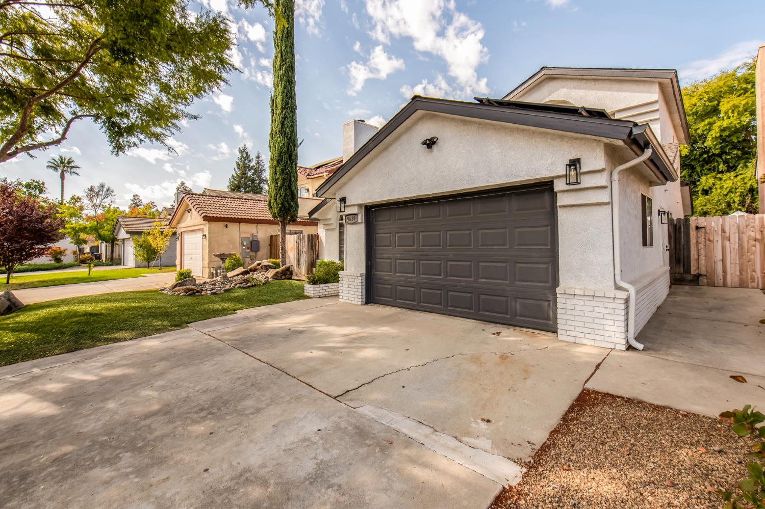 9639 N 10th St, Fresno, CA 93720