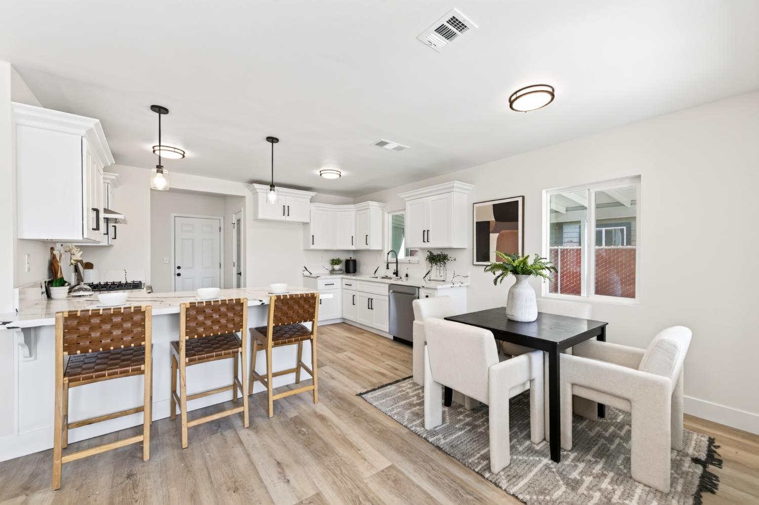 3223 E Mckenzie Ave, Fresno, CA 93702