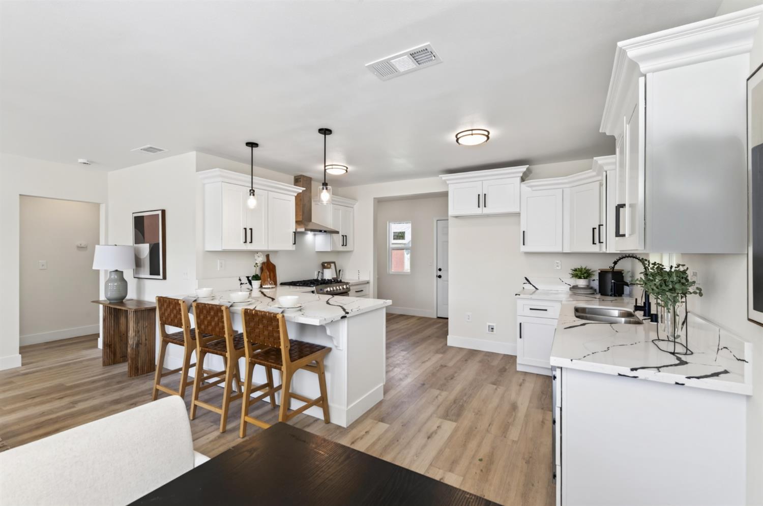 3223 E Mckenzie Ave, Fresno, CA 93702