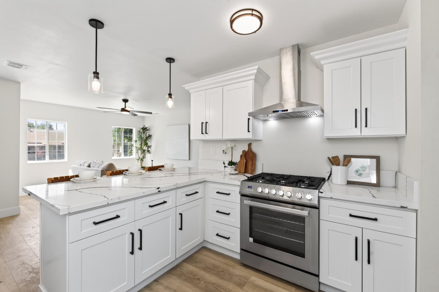 3223 E Mckenzie Ave, Fresno, CA 93702