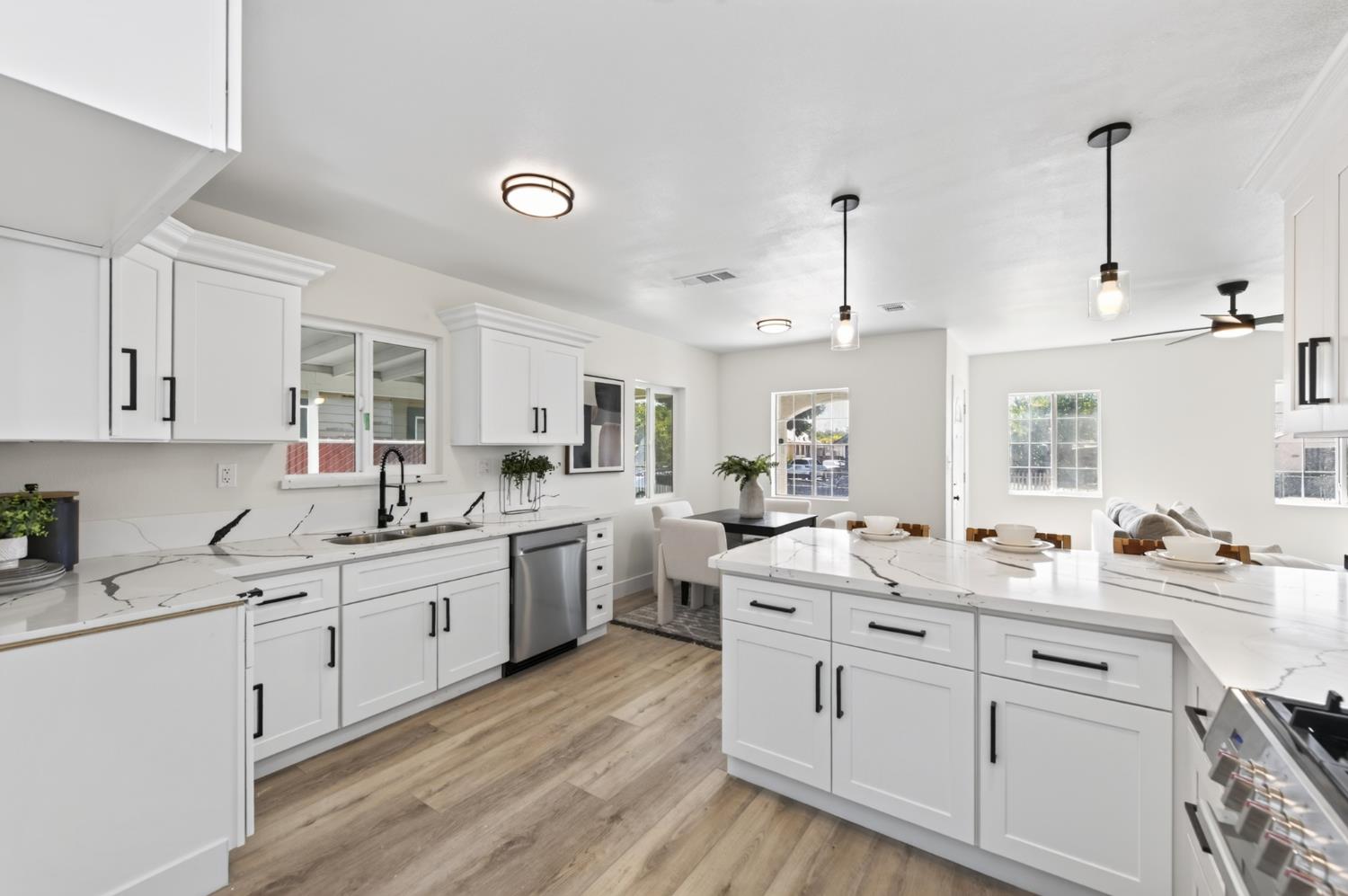 3223 E Mckenzie Ave, Fresno, CA 93702