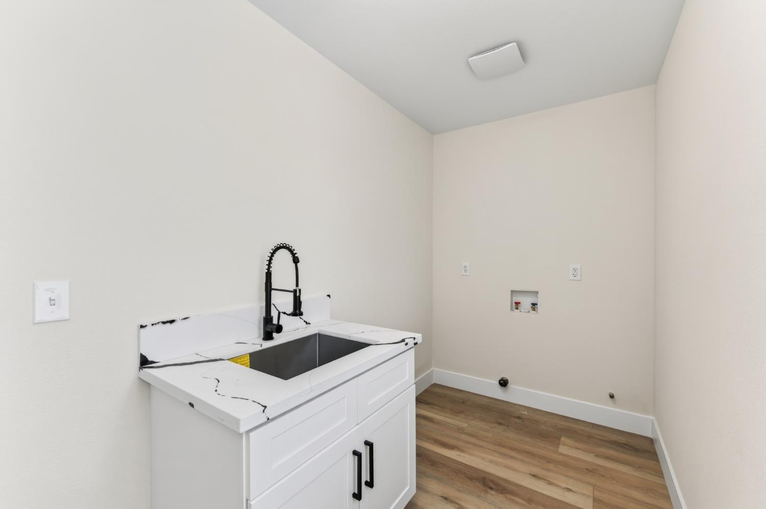 3223 E Mckenzie Ave, Fresno, CA 93702
