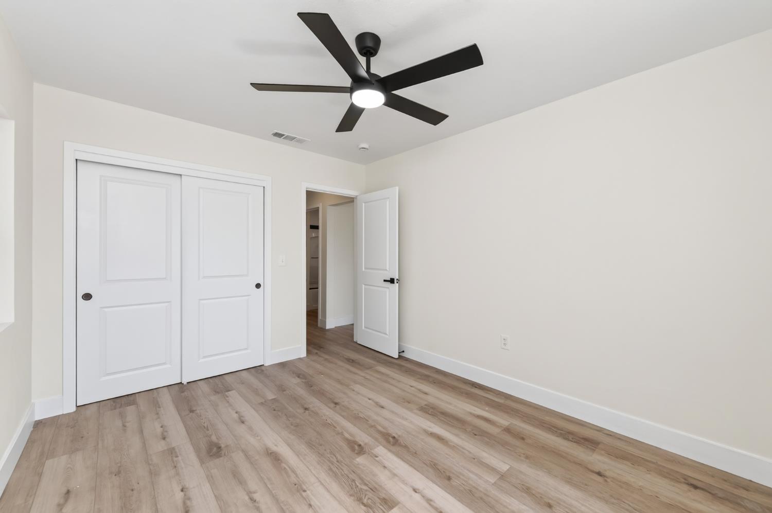 3223 E Mckenzie Ave, Fresno, CA 93702