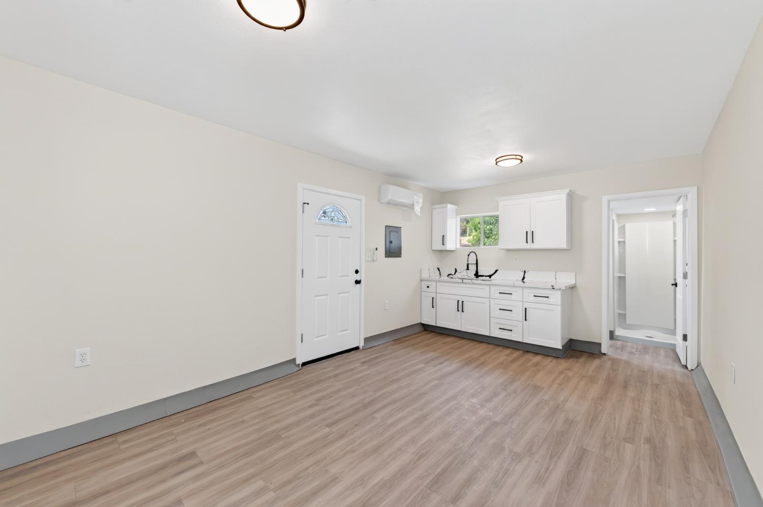 3223 E Mckenzie Ave, Fresno, CA 93702