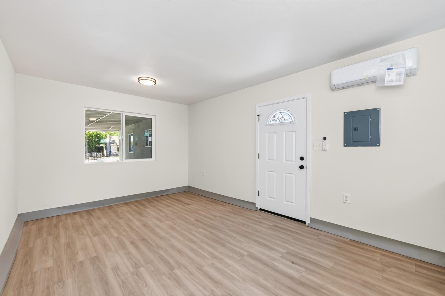 3223 E Mckenzie Ave, Fresno, CA 93702