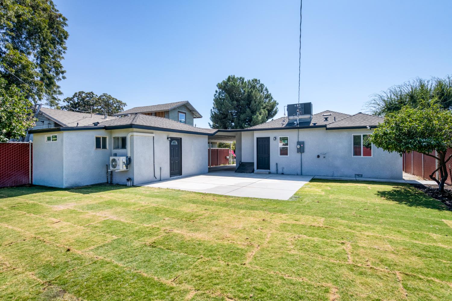3223 E Mckenzie Ave, Fresno, CA 93702