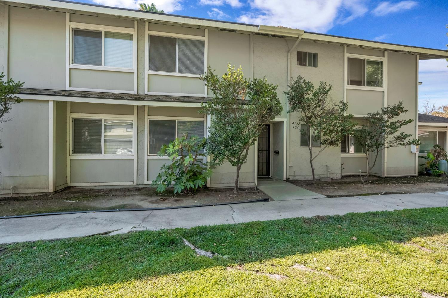 4733 N Cedar Ave #104, Fresno, CA 93726