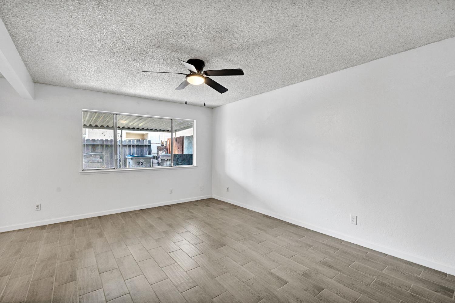 4733 N Cedar Ave #104, Fresno, CA 93726