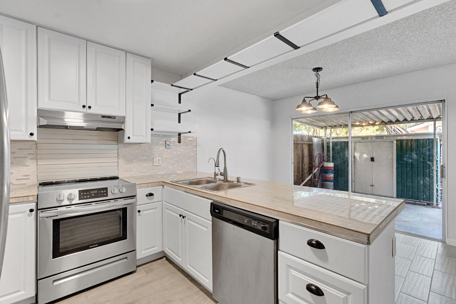 4733 N Cedar Ave #104, Fresno, CA 93726