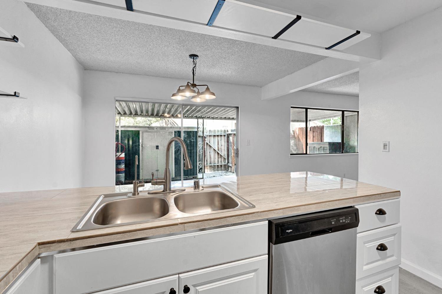 4733 N Cedar Ave #104, Fresno, CA 93726