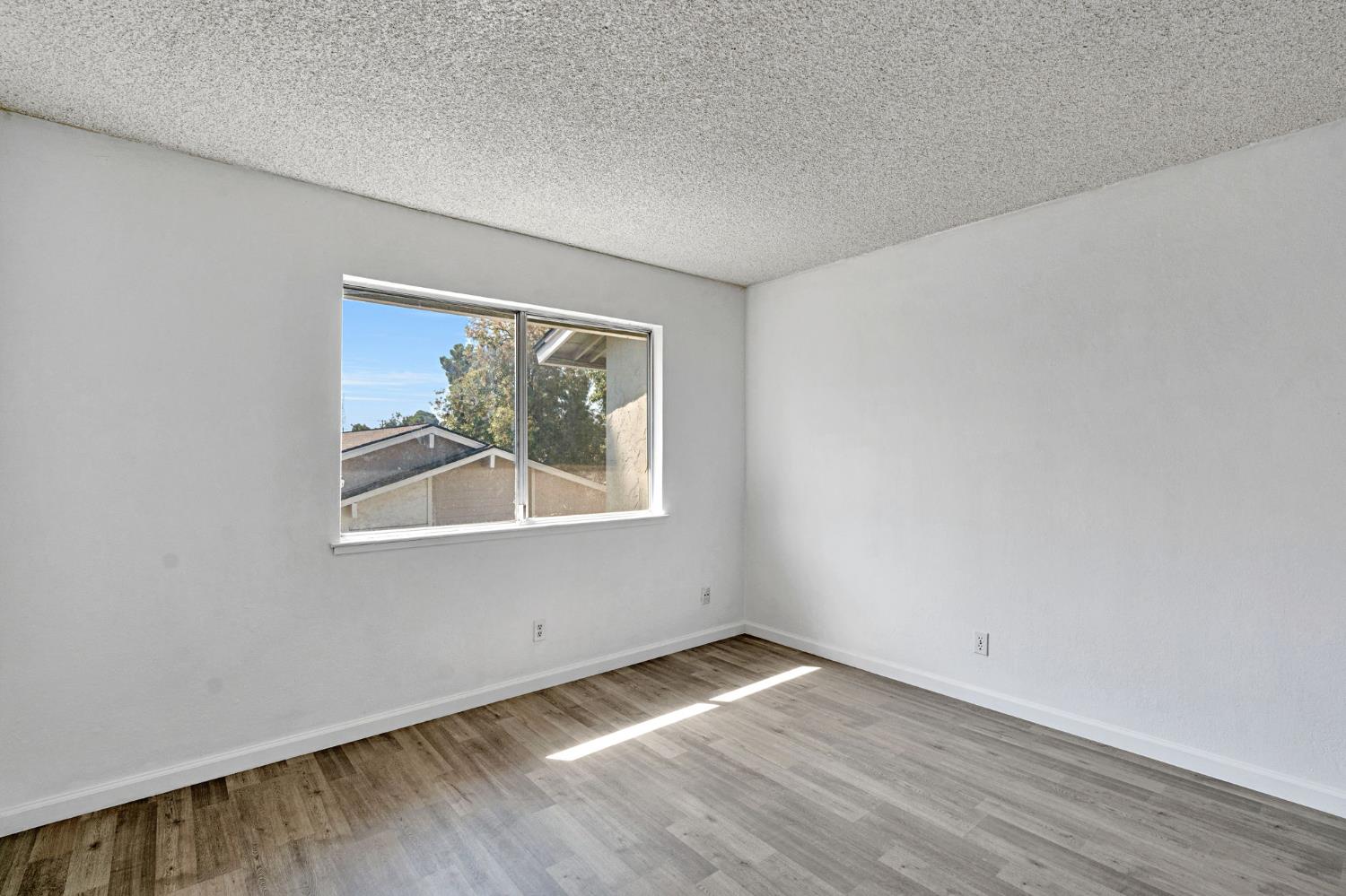 4733 N Cedar Ave #104, Fresno, CA 93726