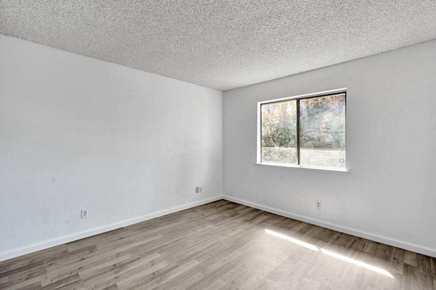 4733 N Cedar Ave #104, Fresno, CA 93726