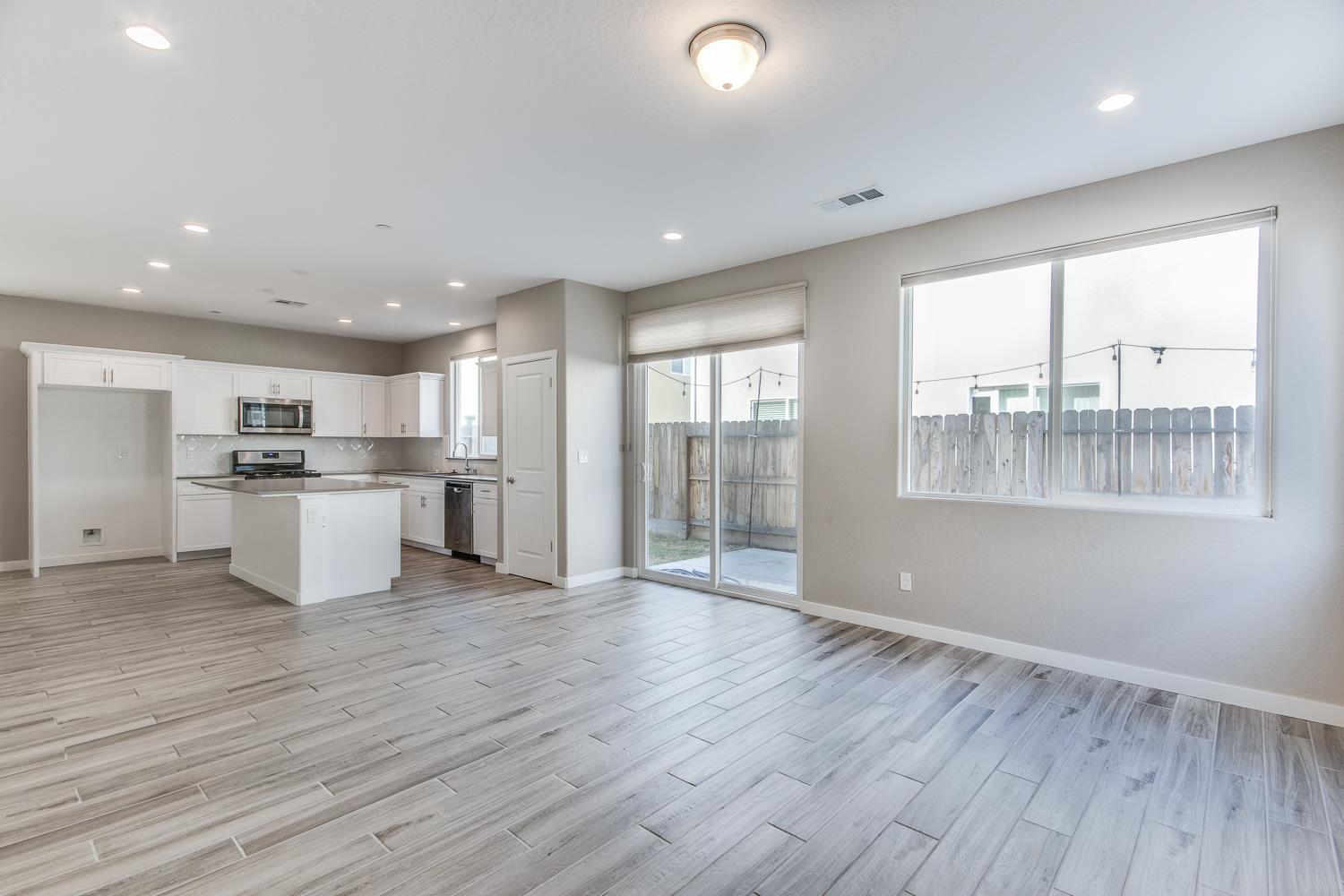 834 Corazon Ave, Clovis, CA 93619