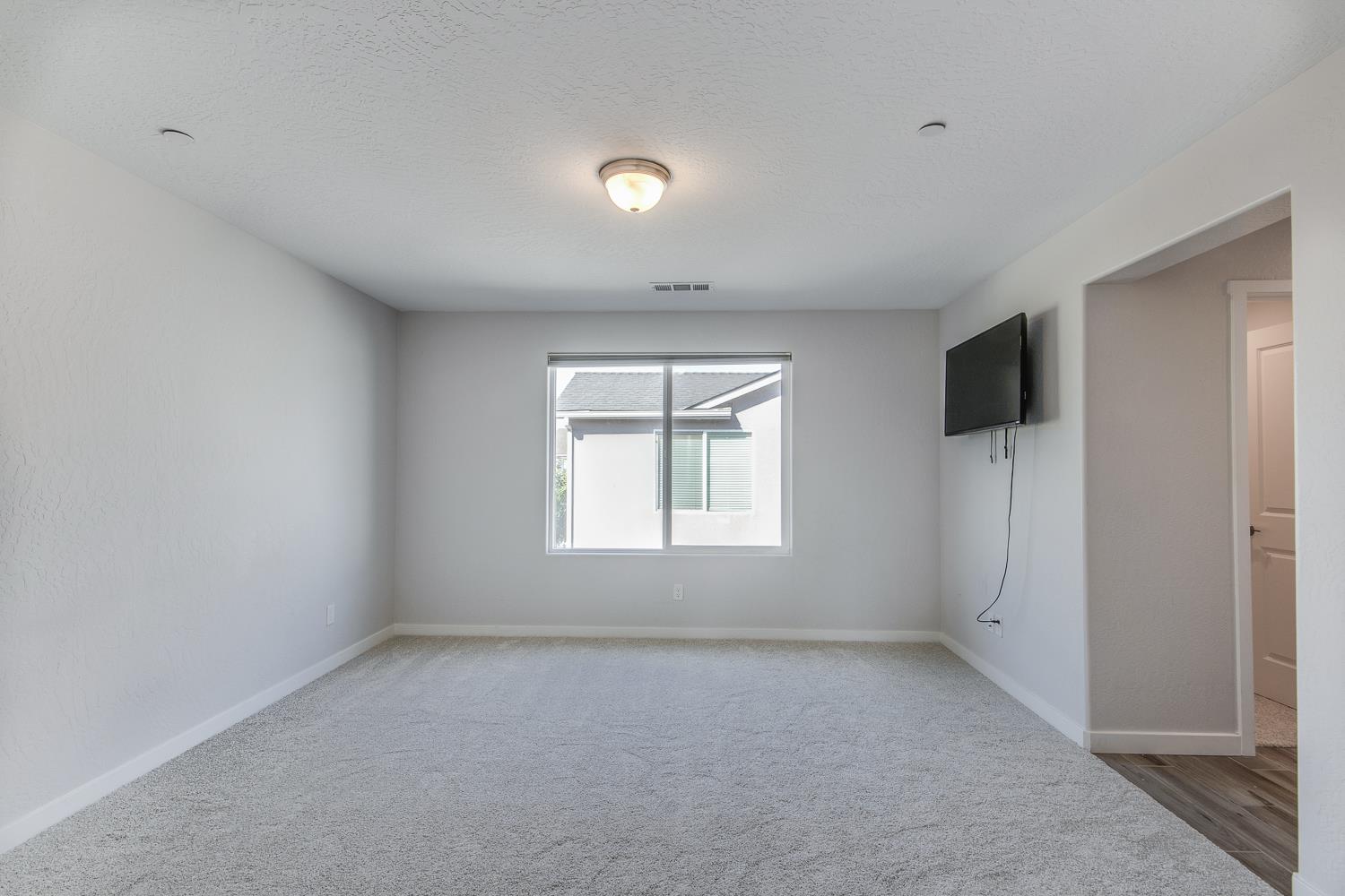 834 Corazon Ave, Clovis, CA 93619