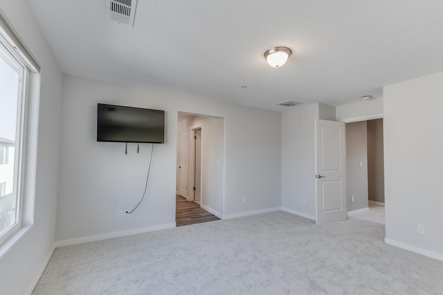 834 Corazon Ave, Clovis, CA 93619