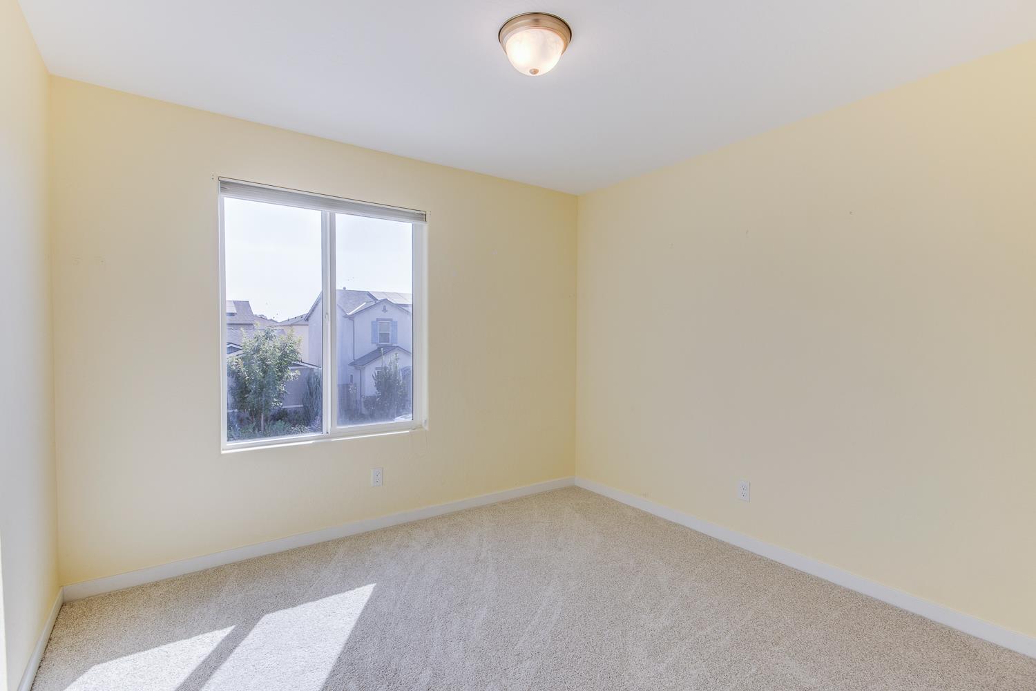 834 Corazon Ave, Clovis, CA 93619