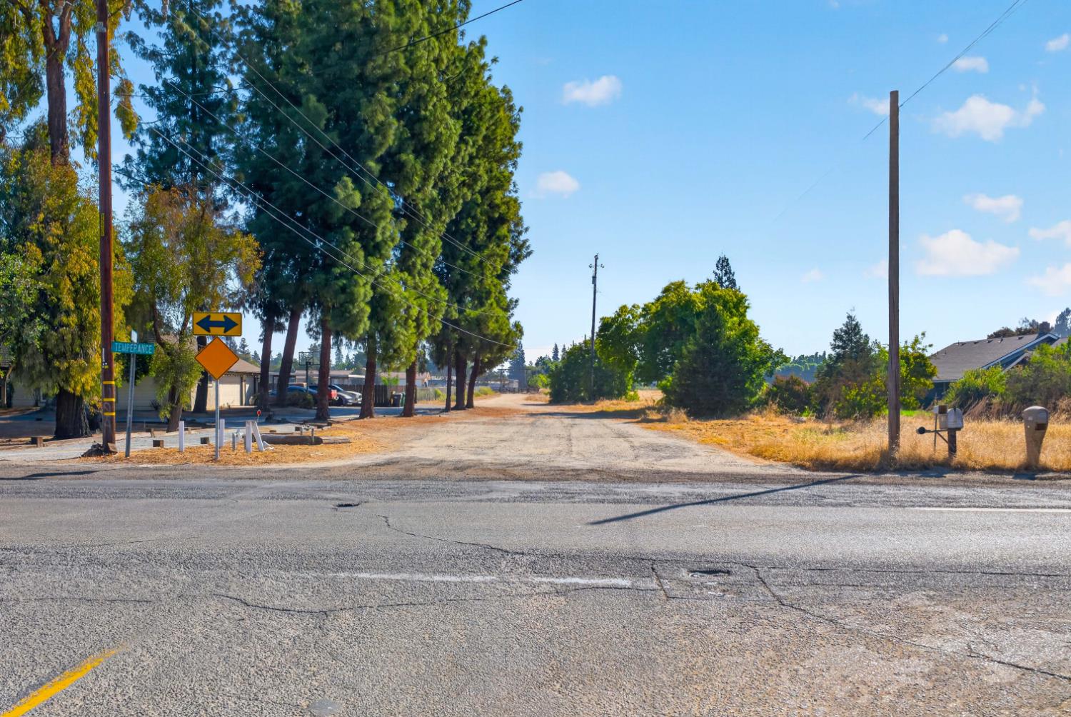 1702 N Temperance Ave, Fresno, CA 93727