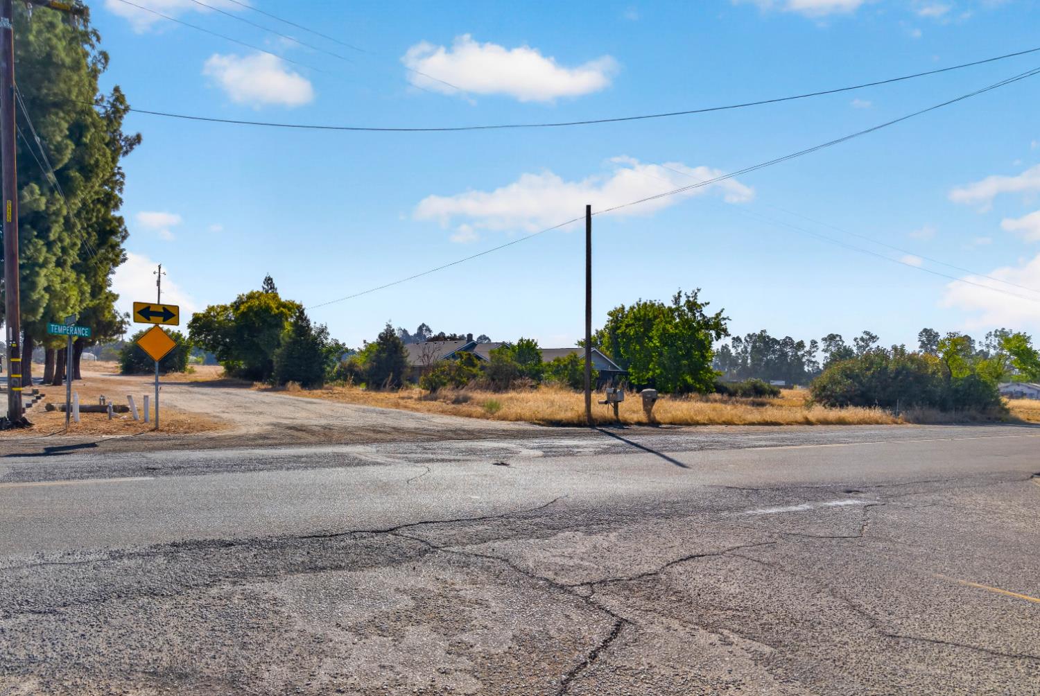 1702 N Temperance Ave, Fresno, CA 93727