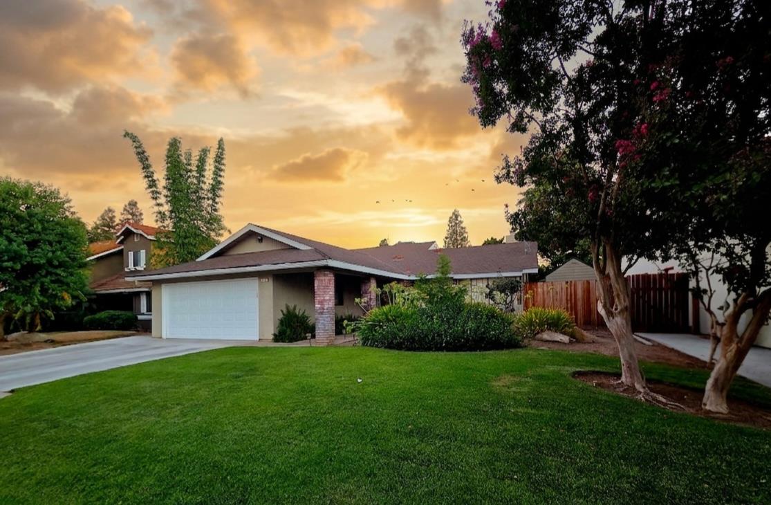 2103 E Fallbrook Ave, Fresno, CA 93720