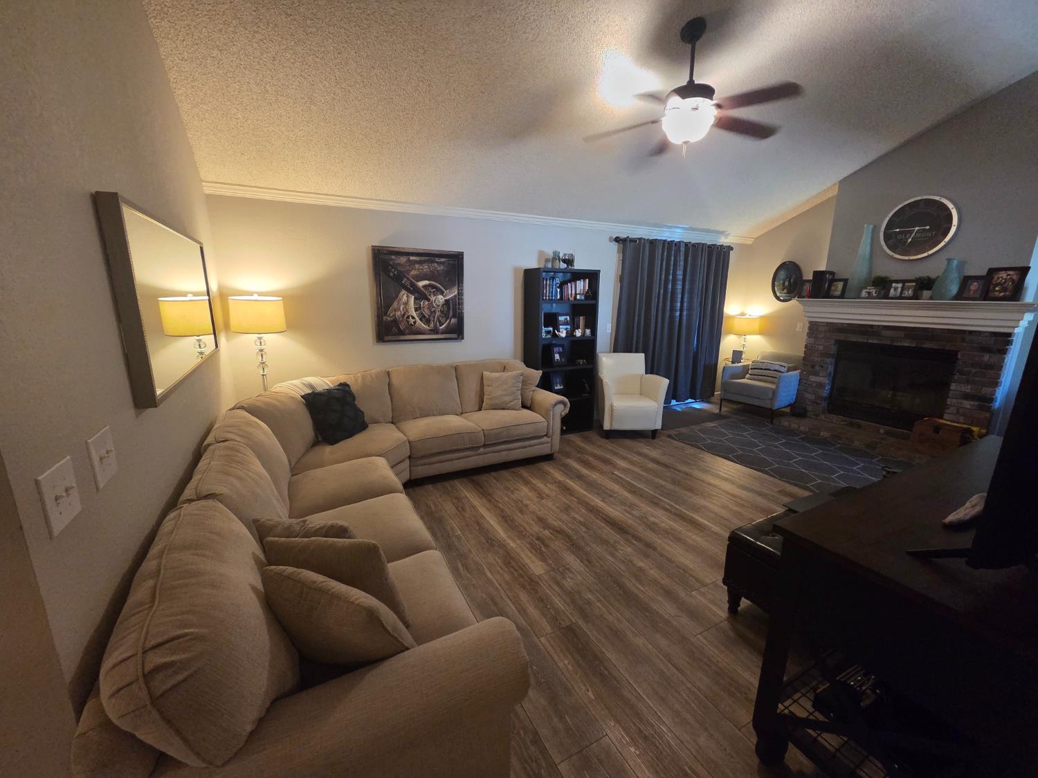 2103 E Fallbrook Ave, Fresno, CA 93720