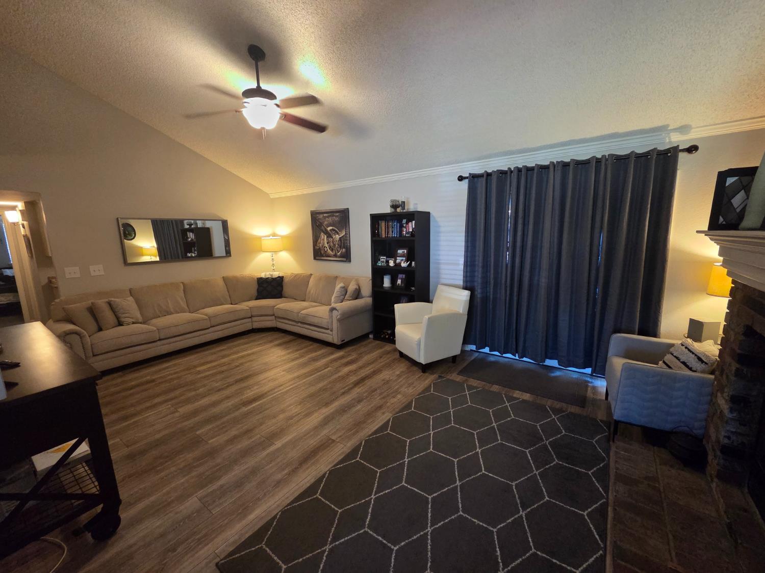 2103 E Fallbrook Ave, Fresno, CA 93720