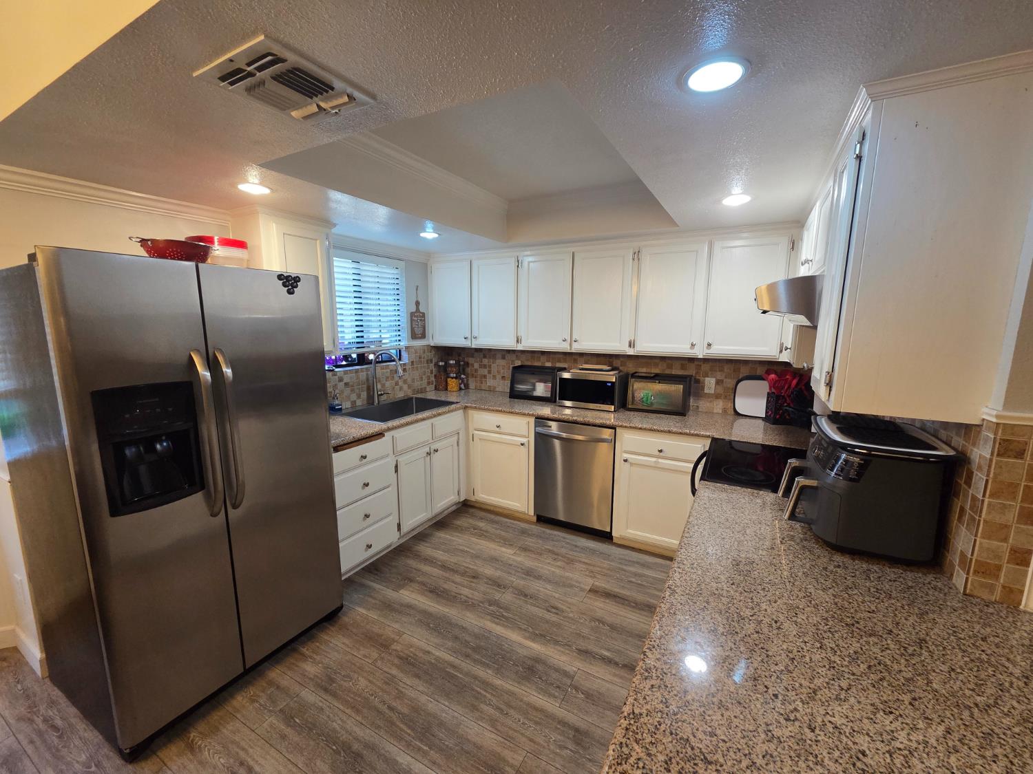 2103 E Fallbrook Ave, Fresno, CA 93720