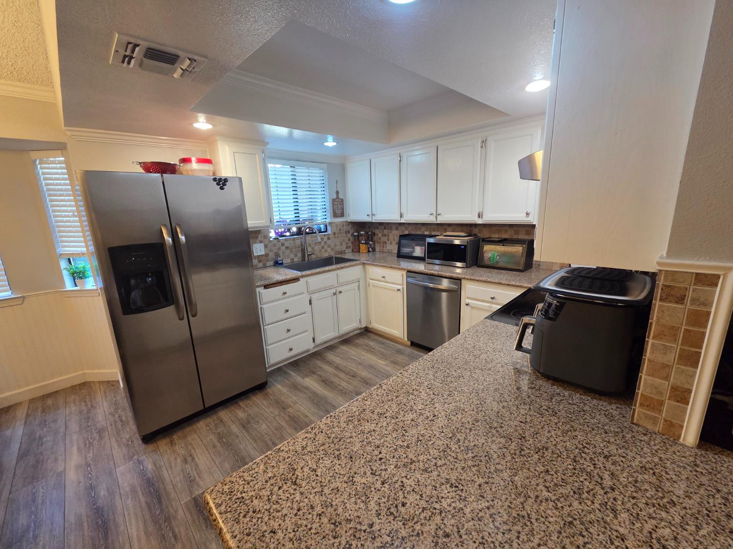2103 E Fallbrook Ave, Fresno, CA 93720