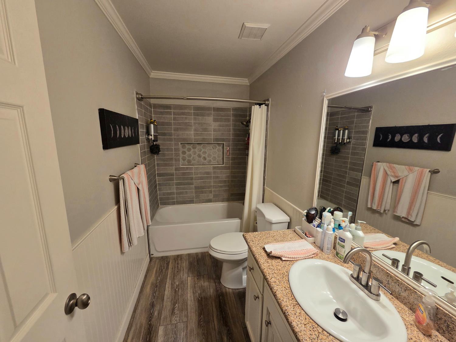 2103 E Fallbrook Ave, Fresno, CA 93720