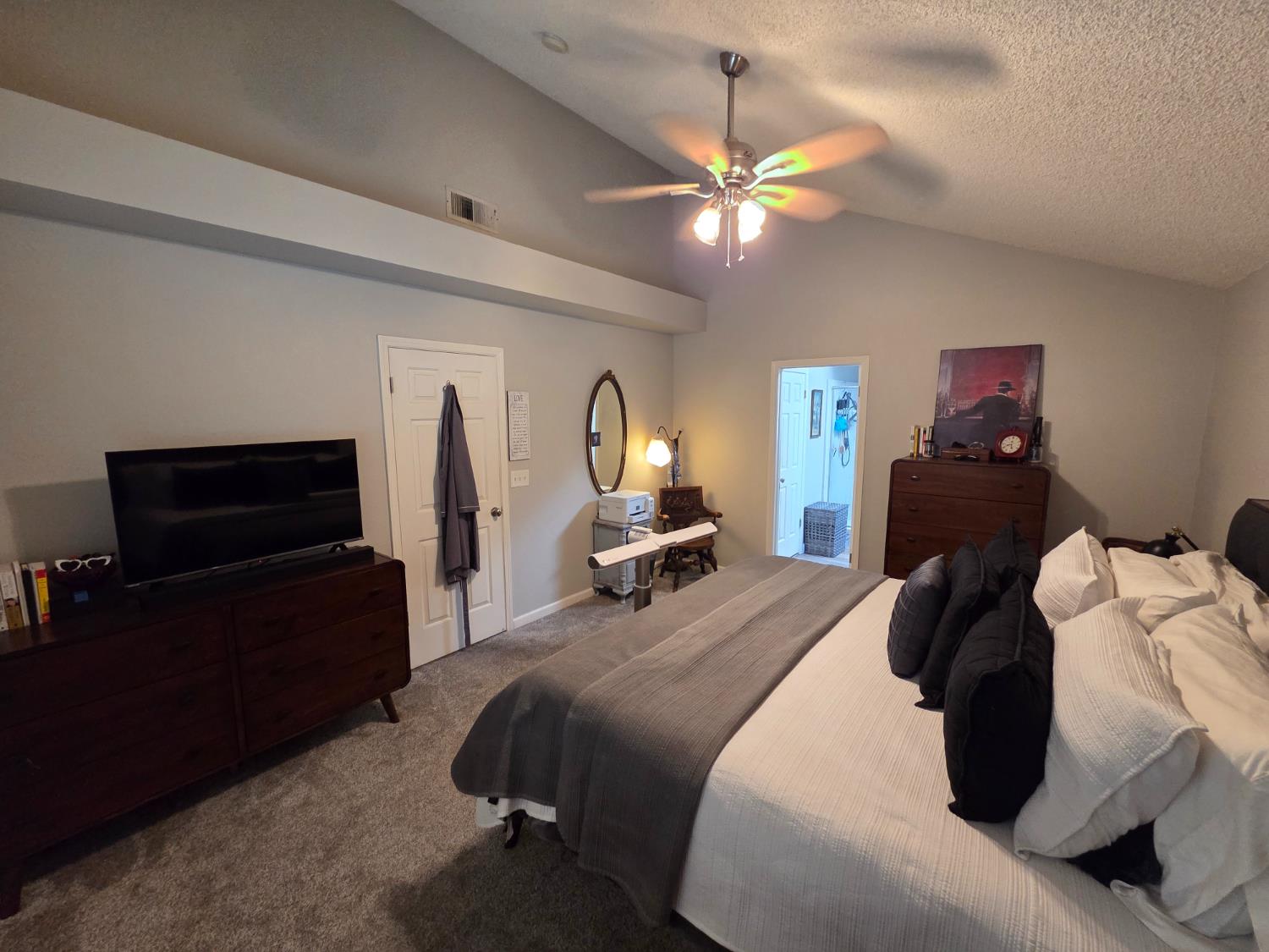 2103 E Fallbrook Ave, Fresno, CA 93720