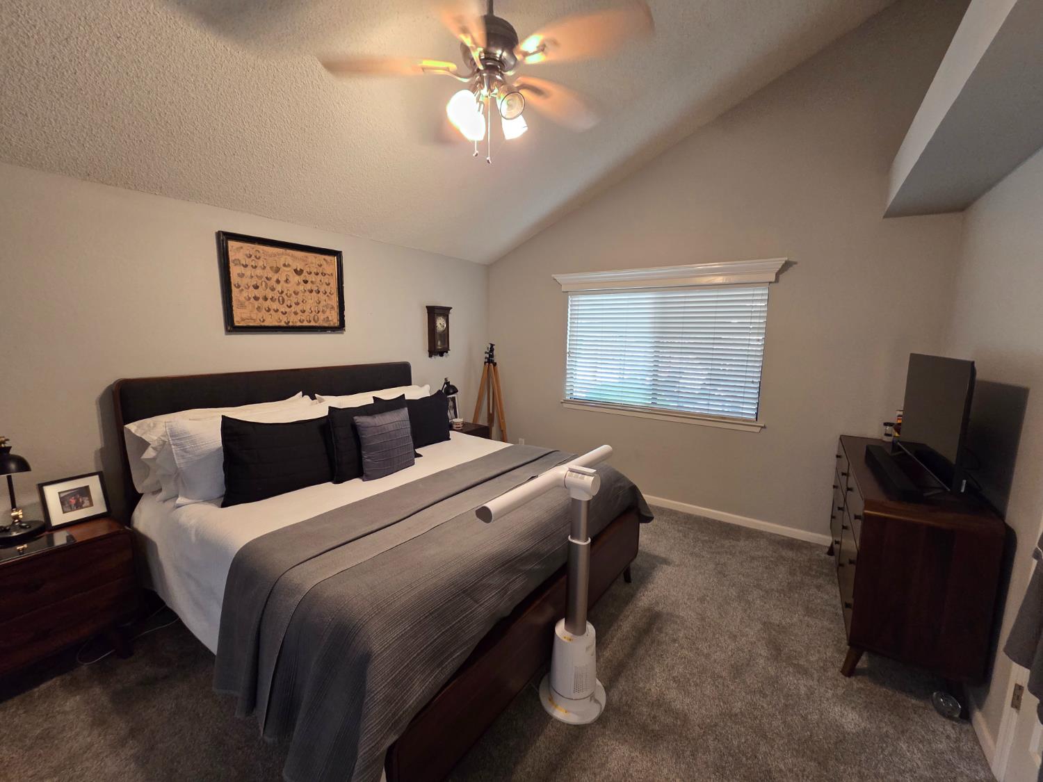 2103 E Fallbrook Ave, Fresno, CA 93720