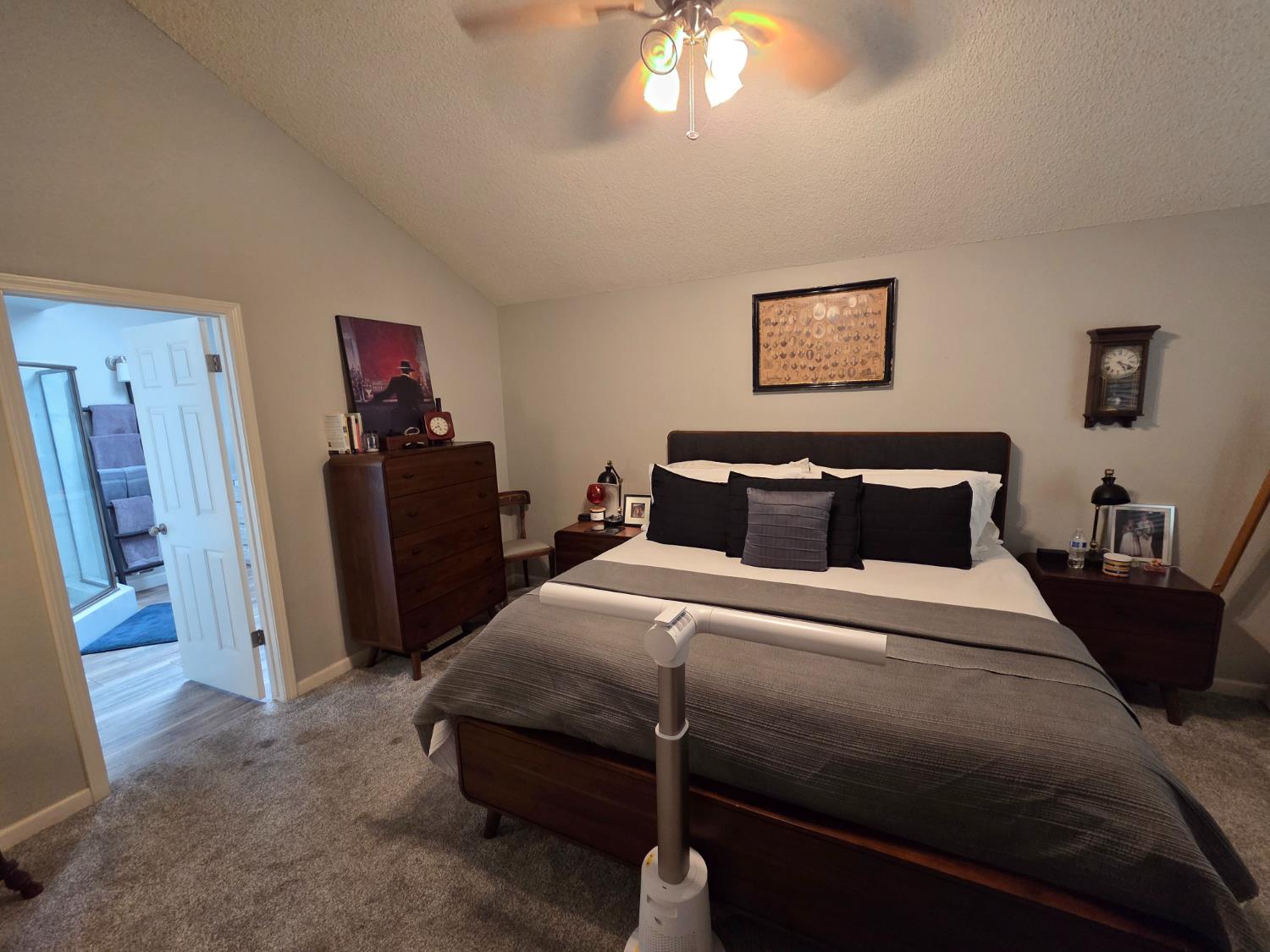 2103 E Fallbrook Ave, Fresno, CA 93720