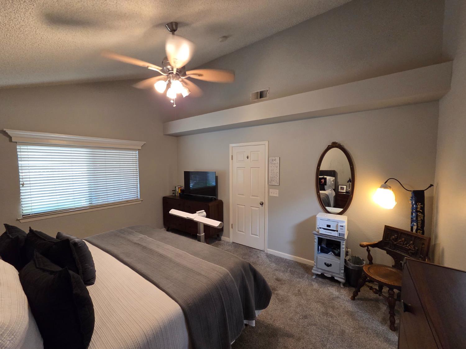 2103 E Fallbrook Ave, Fresno, CA 93720