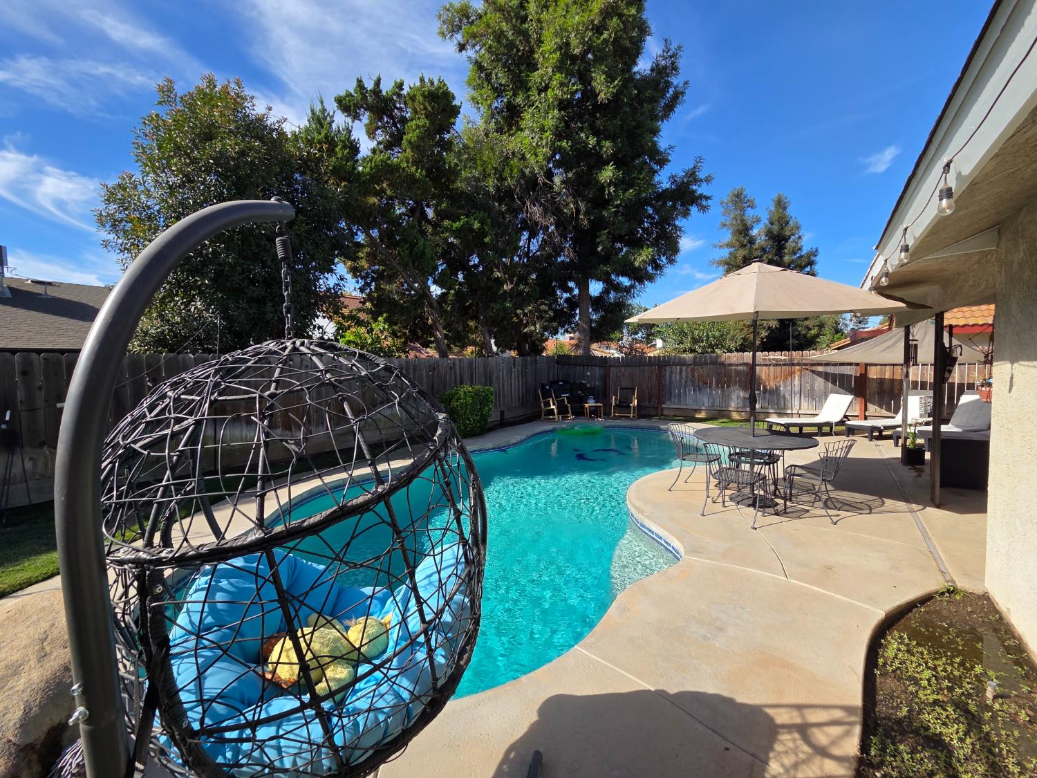 2103 E Fallbrook Ave, Fresno, CA 93720
