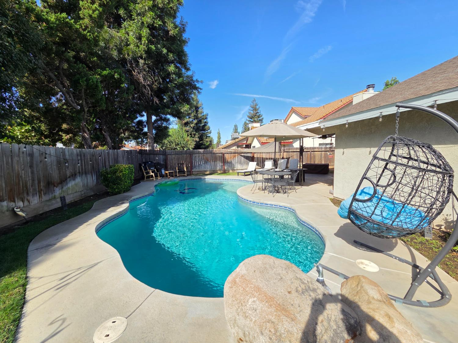 2103 E Fallbrook Ave, Fresno, CA 93720