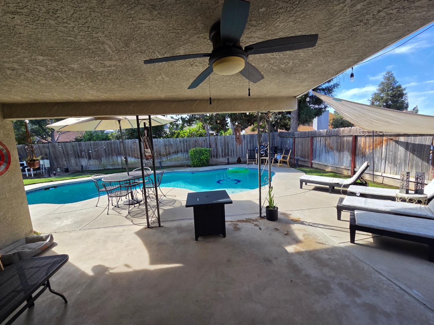 2103 E Fallbrook Ave, Fresno, CA 93720
