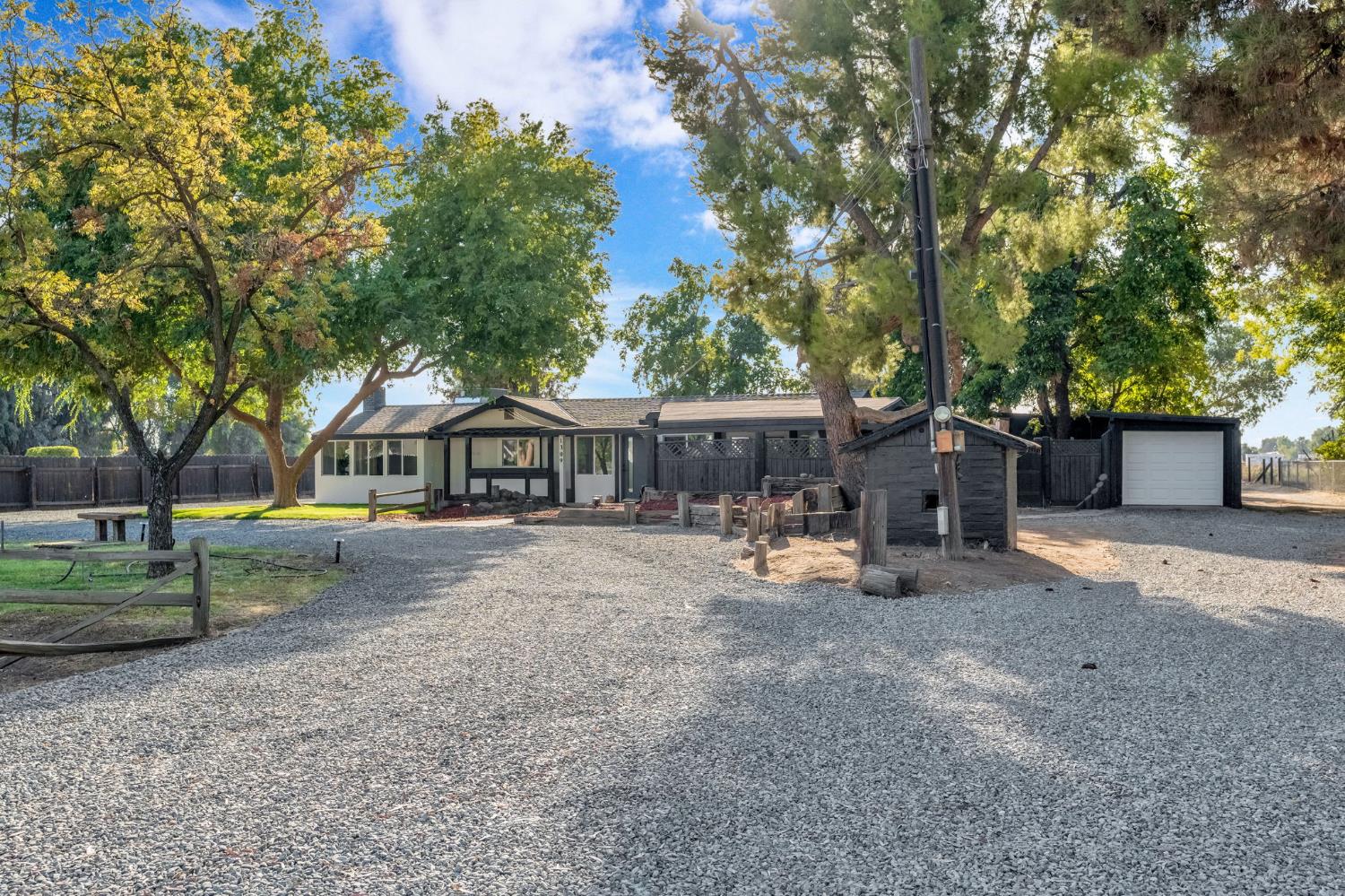 1309 N Temperance Ave, Fresno, CA 93727