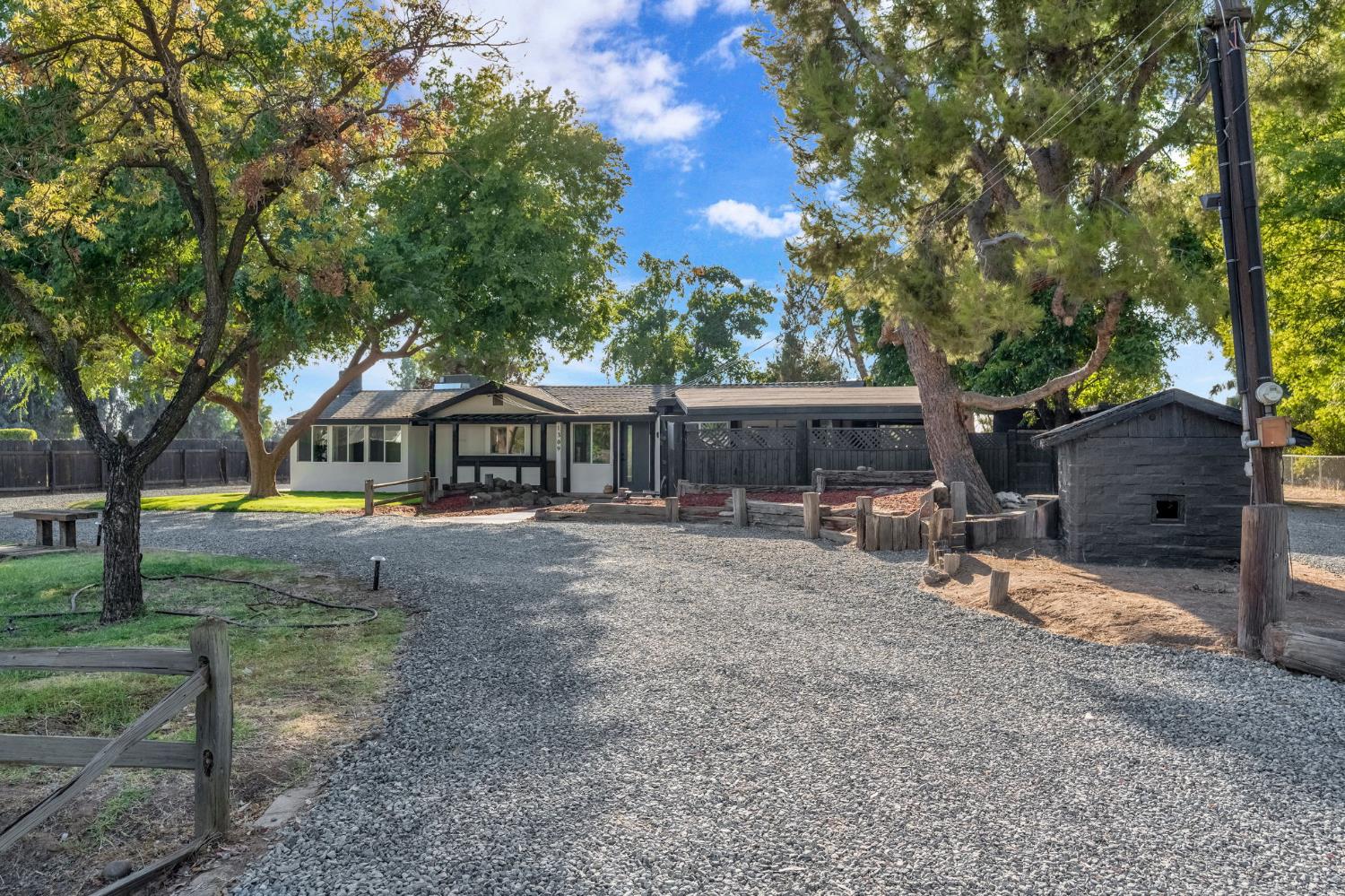1309 N Temperance Ave, Fresno, CA 93727