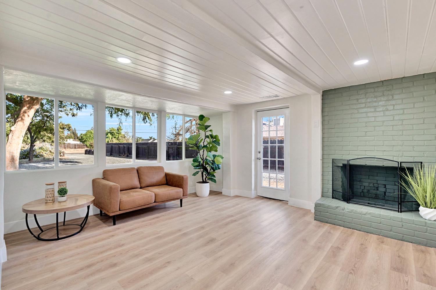 1309 N Temperance Ave, Fresno, CA 93727